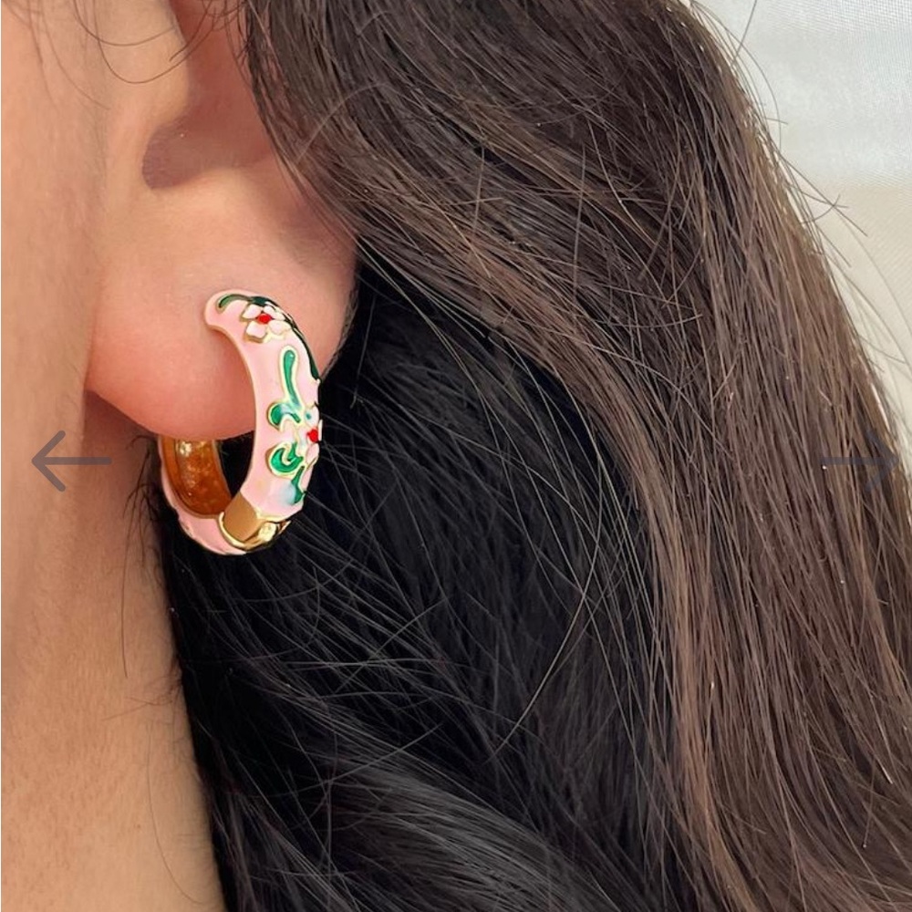 Chic Gold Plated Floral Pink Hoop Earrings. New. - Picture 4 of 9